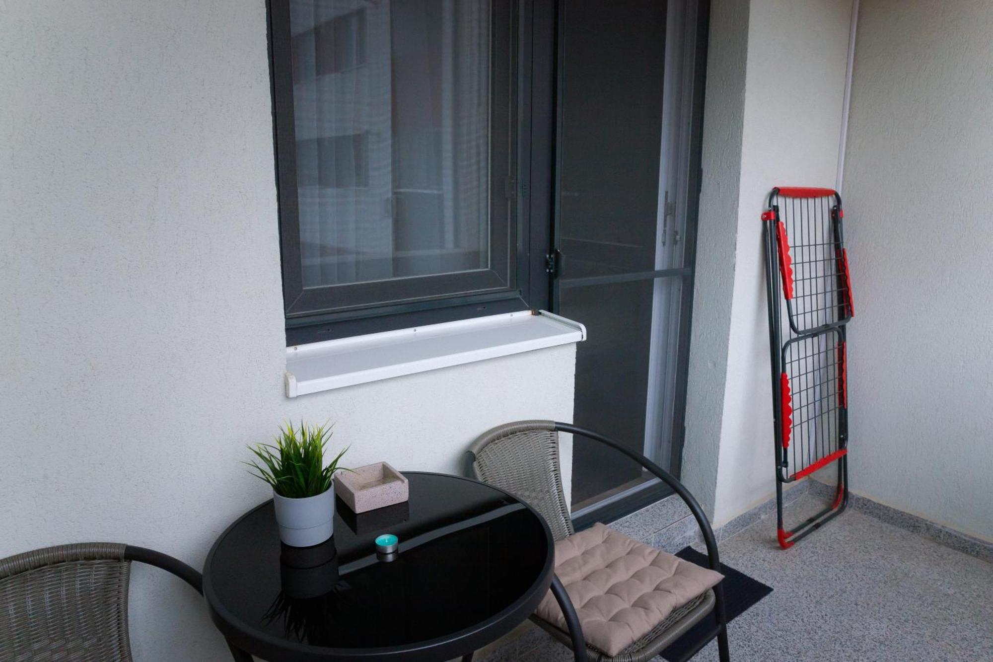 Elysian Urbanscape Brown, 2 Rooms, Near Bucharest Chiajna ภายนอก รูปภาพ